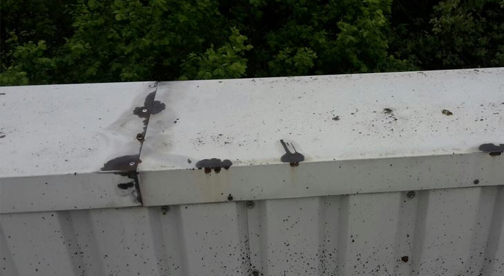 Delaminating and rusting parapet capping joints